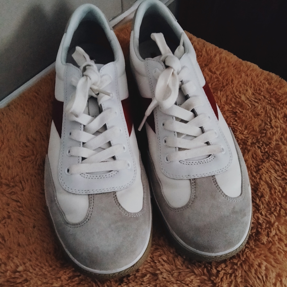Prada Sneakers. Size 8